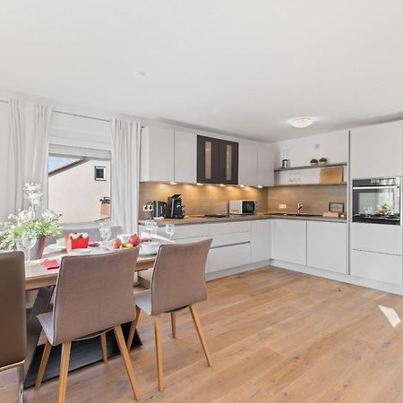 Goldcream Suites - Modern - Netflix - Free Parking Gunzburg Bagian luar foto