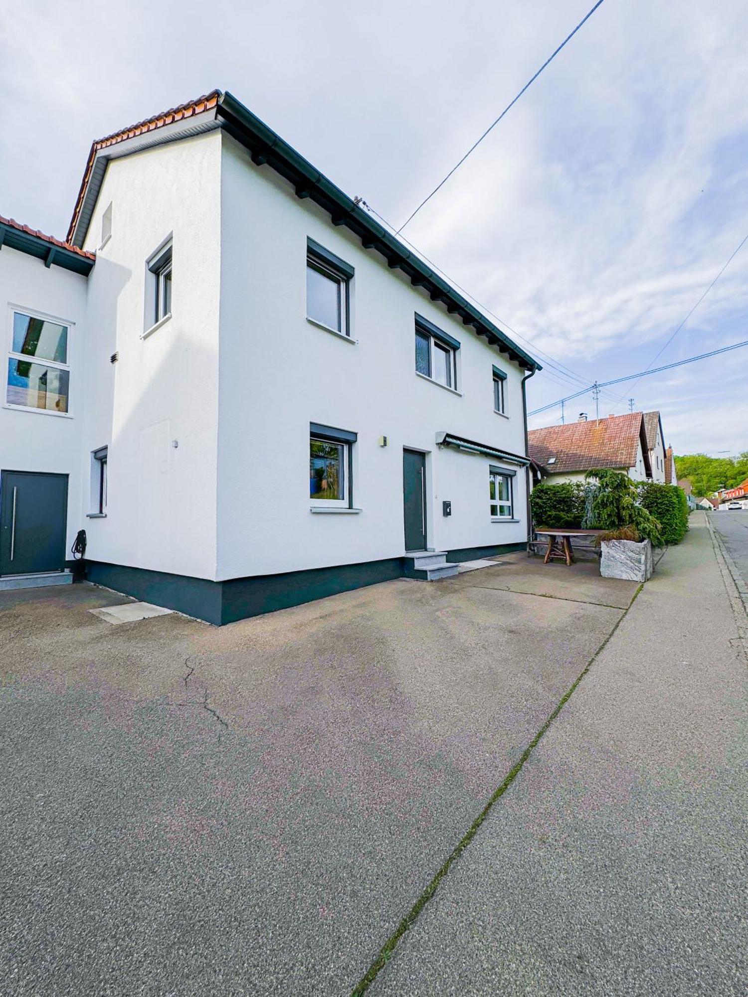 Goldcream Suites - Modern - Netflix - Free Parking Gunzburg Bagian luar foto