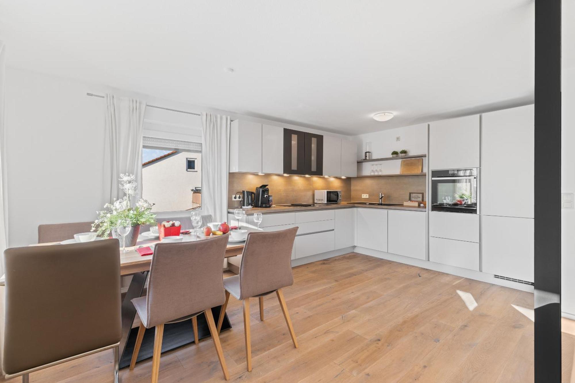 Goldcream Suites - Modern - Netflix - Free Parking Gunzburg Bagian luar foto