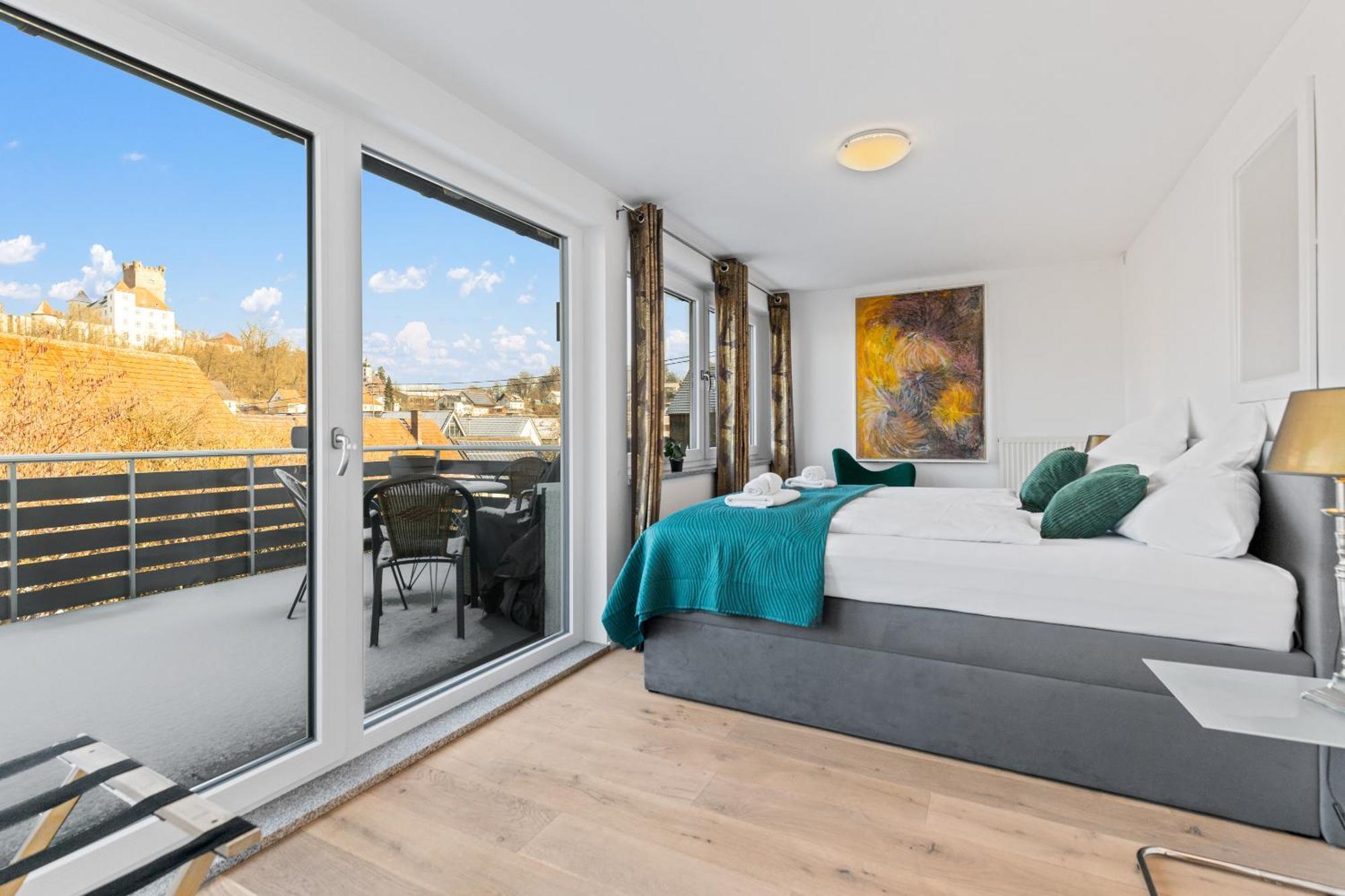 Goldcream Suites - Modern - Netflix - Free Parking Gunzburg Bagian luar foto