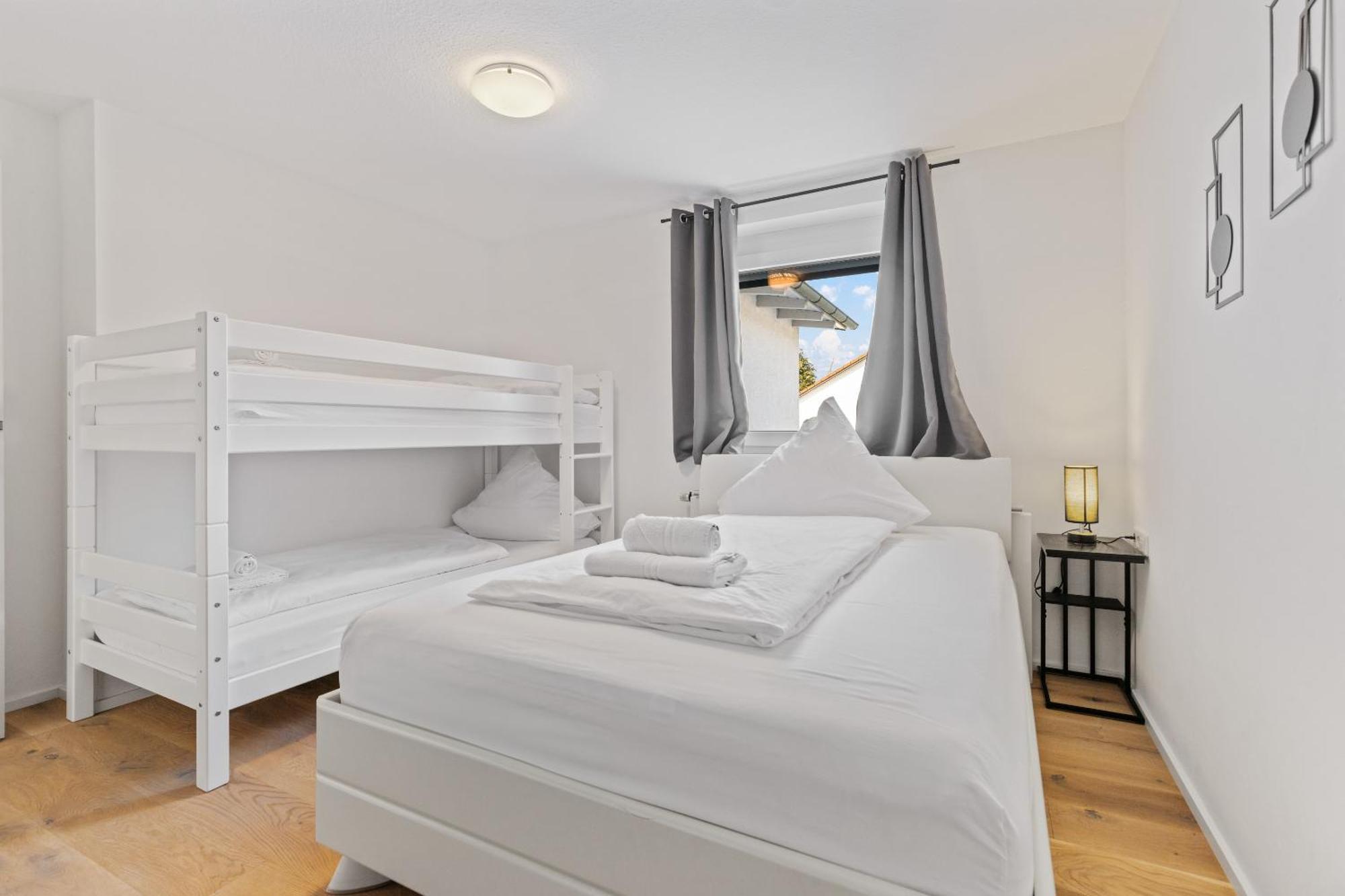Goldcream Suites - Modern - Netflix - Free Parking Gunzburg Bagian luar foto