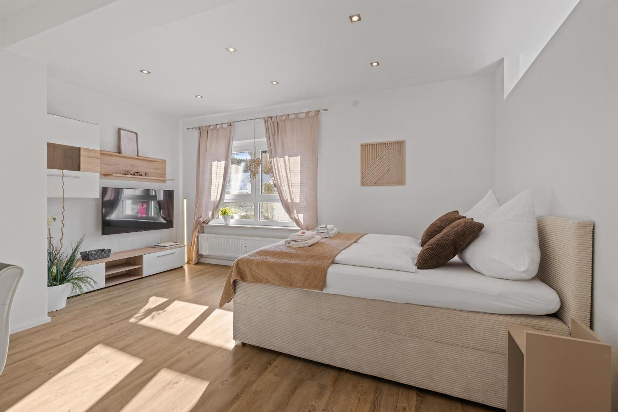 Goldcream Suites - Modern - Netflix - Free Parking Gunzburg Bagian luar foto
