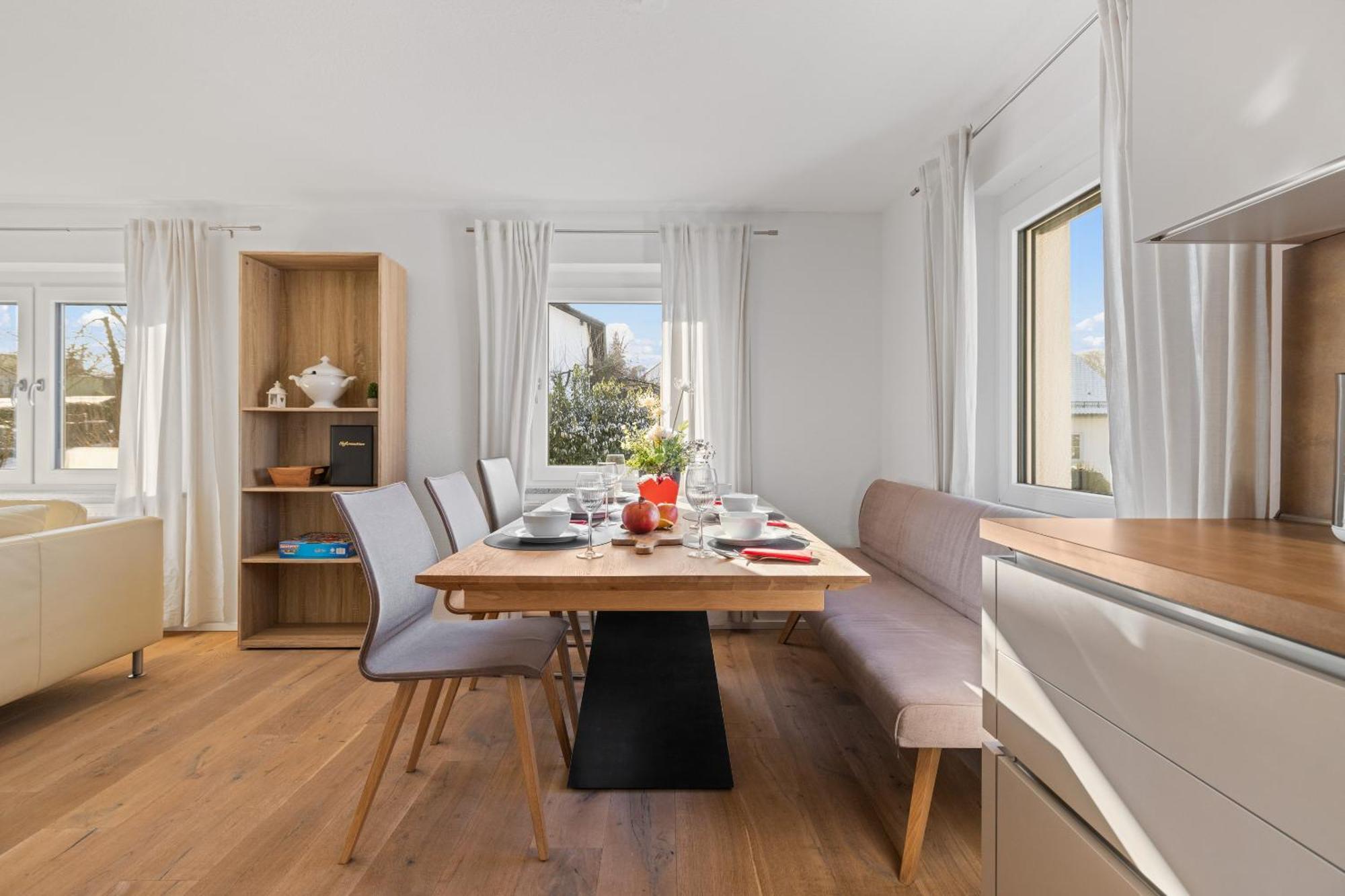 Goldcream Suites - Modern - Netflix - Free Parking Gunzburg Bagian luar foto