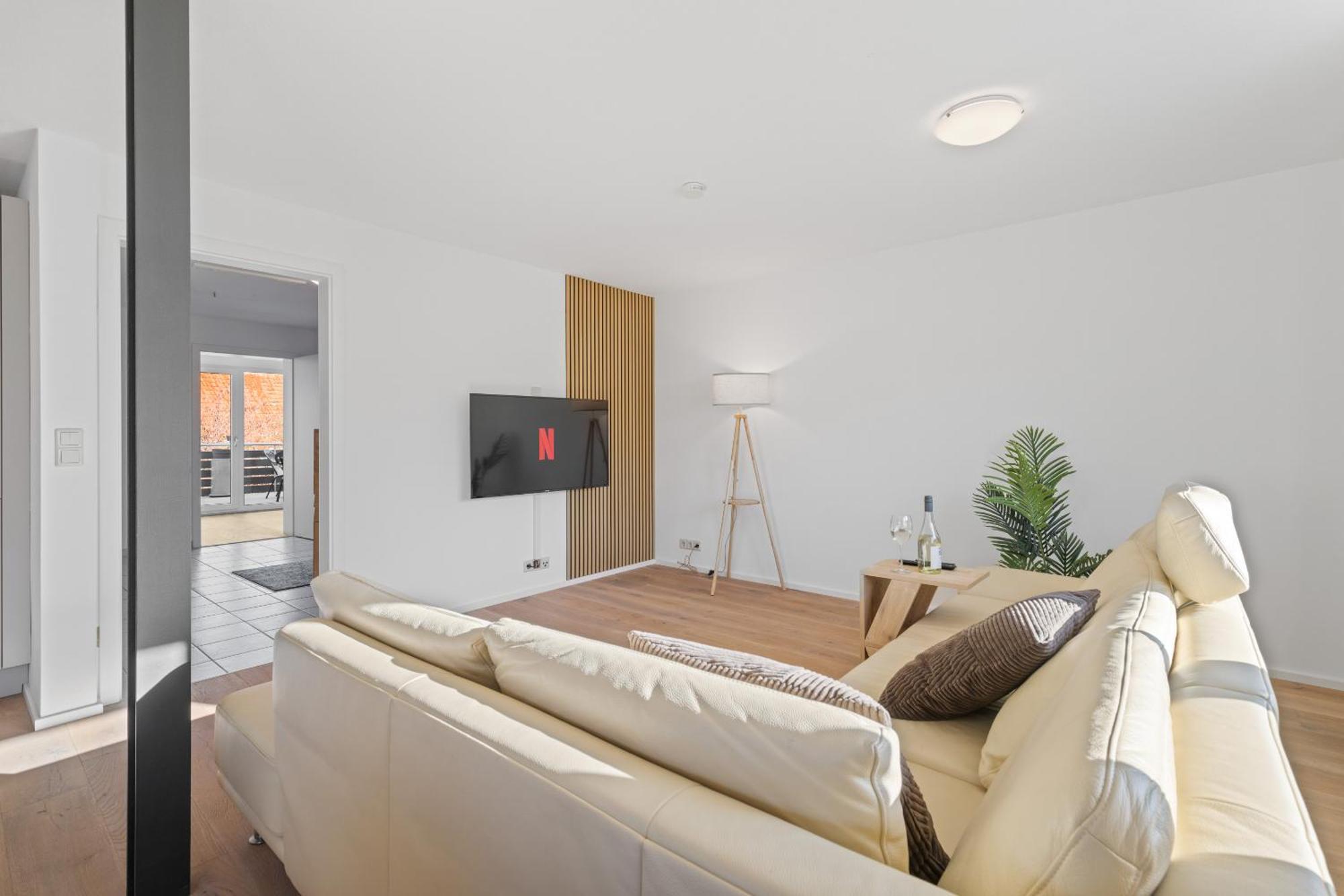 Goldcream Suites - Modern - Netflix - Free Parking Gunzburg Bagian luar foto