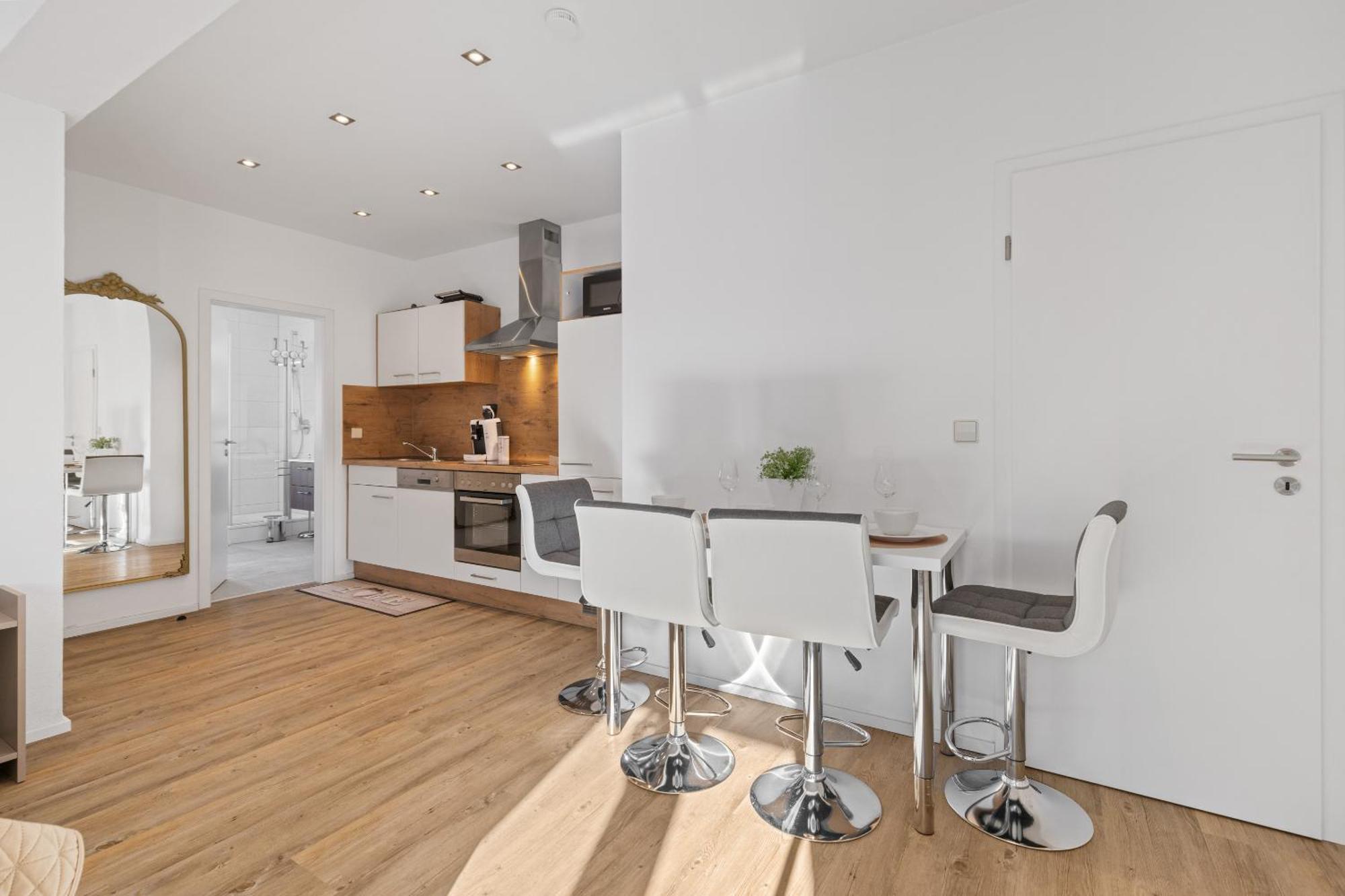 Goldcream Suites - Modern - Netflix - Free Parking Gunzburg Bagian luar foto